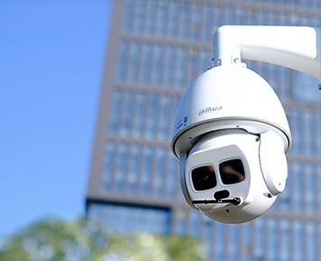 Elektronik Güvenlik Sistemleri, modern güvenlik ihtiyaçlarını karşılamak amacıyla geliştirilmiş, yüksek teknolojiye sahip cihaz ve çözümler bütünüdür. Bu sistemler, hırsızlık, yangın, su baskını ve diğer acil durumlara karşı koruma sağlamak için kullanılır. 